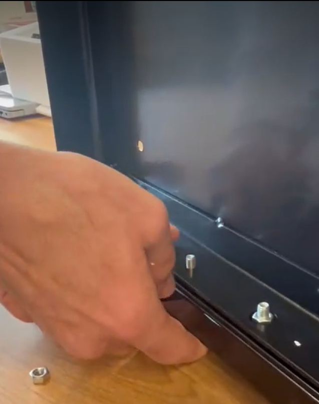 1 hold the screw.png